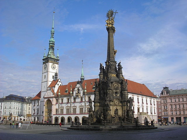 File:Olm&uuml;tz hauptplatz.JPG