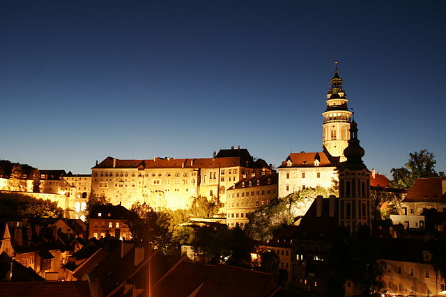 File:CeskyKrumlovNacht.JPG