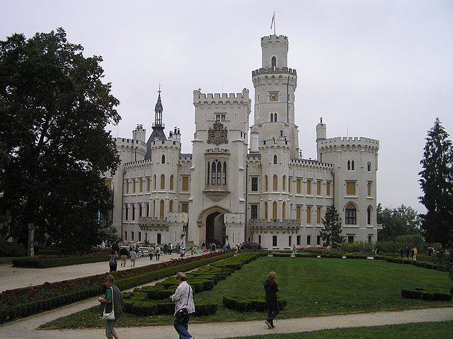 File:Zamek hluboka 1 beentree.jpg