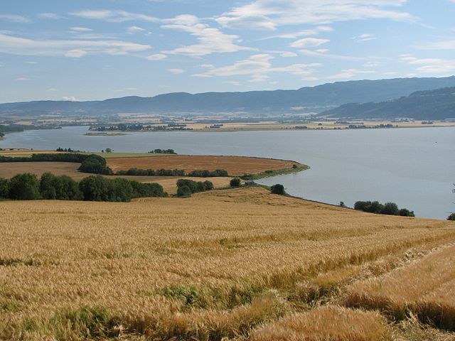 File:Gaulosen og &Oslash;ysand.jpg