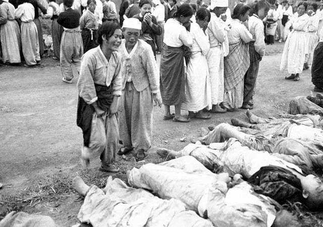 File:Koreans from Hamhung identify the bodies of some 300 political prisoners who were killed by the North Korean Army by being forced into caves which were subsequently sealed off so that they died of suffocation HD-SN-99-03167.jpg
