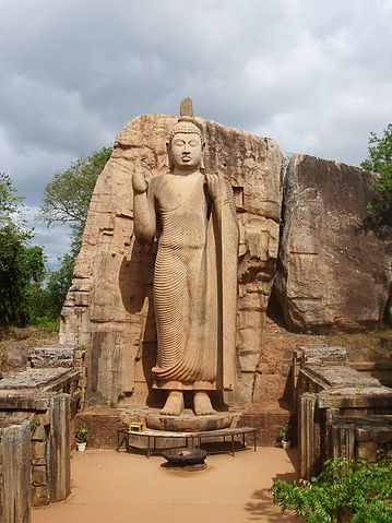 File:Avukana5.jpg