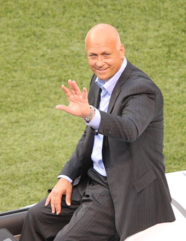 File:Cal Ripken, Jr honored at Camden Yards 2007.jpg