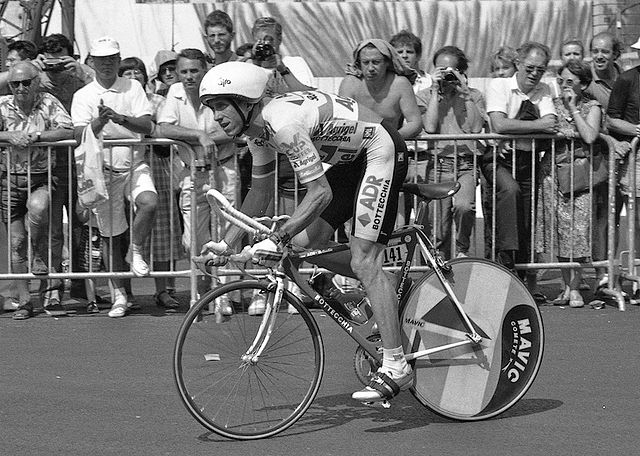 File:GregLeMond.1989 Tour de France st 21.TT-crop (2).jpg