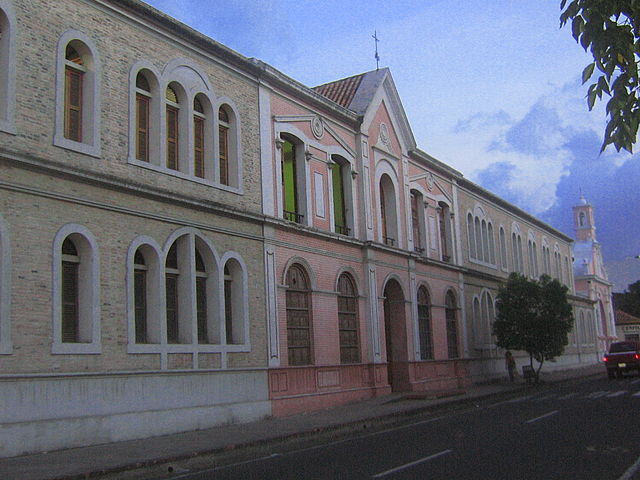 File:C&uacute;cuta - Biblioteca Julio P&eacute;rez Ferrero.jpg