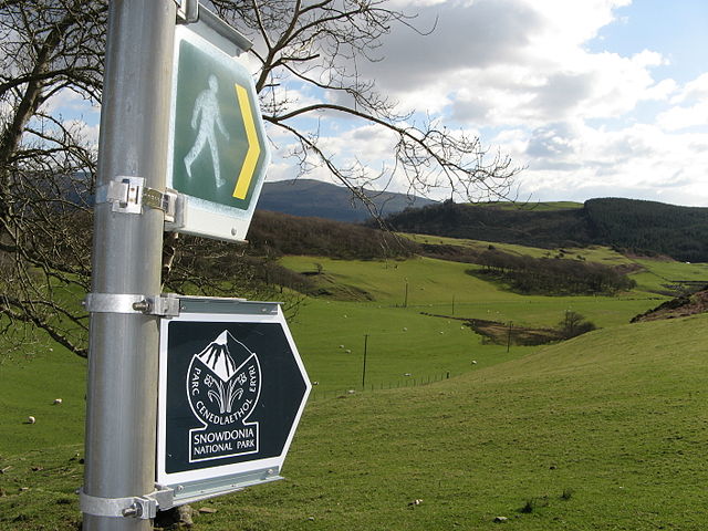 File:Badgernet Snowdonia walks 1.JPG