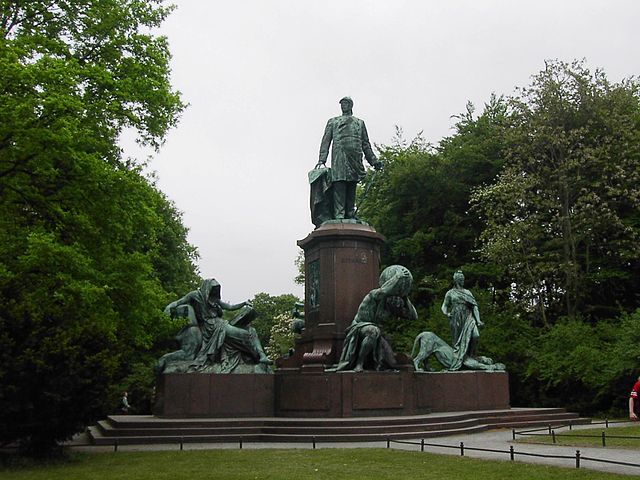 File:Hideousbismarckmemorial.JPG