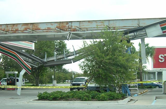 File:CharleyDamageInOrlando.jpg
