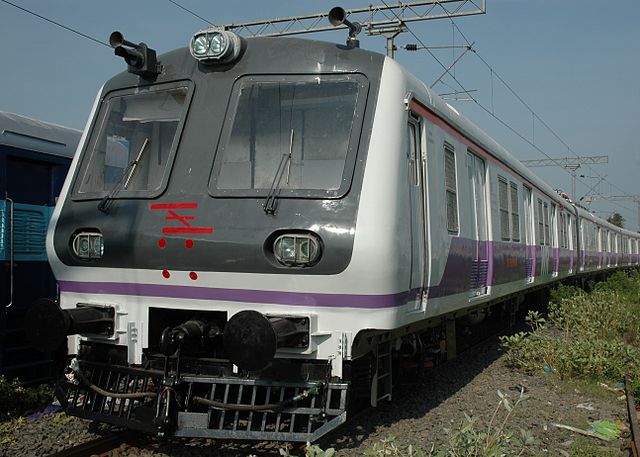 File:Mumbai Train.JPG
