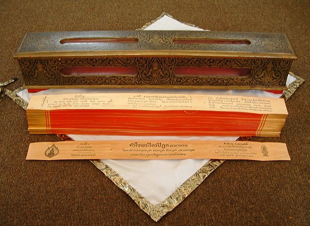File:Tipitaka scripture.jpg