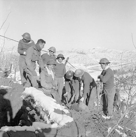 File:King's Regiment group, Korea 1952.jpg