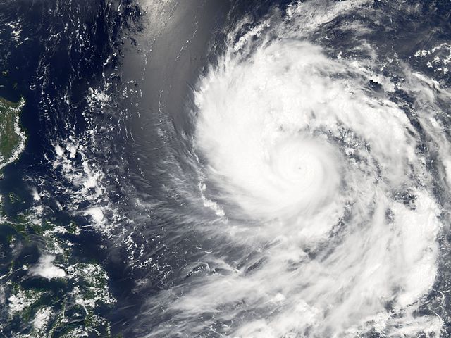 File:Typhoon Ewiniar 04 july 2006 0440Z.jpg