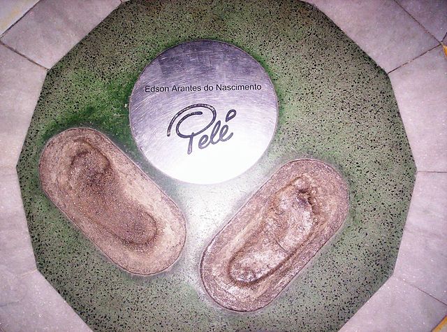 File:Huellas de Pel&eacute;.jpg