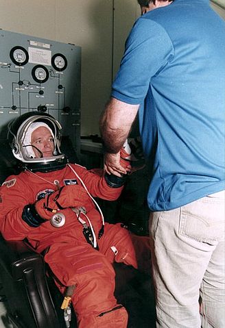 File:KSC-95EC-0908.jpg