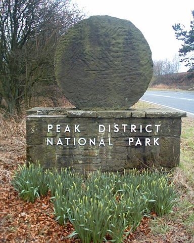 File:Dore - Hathersage Road Peak District stone 15-04-06.jpg