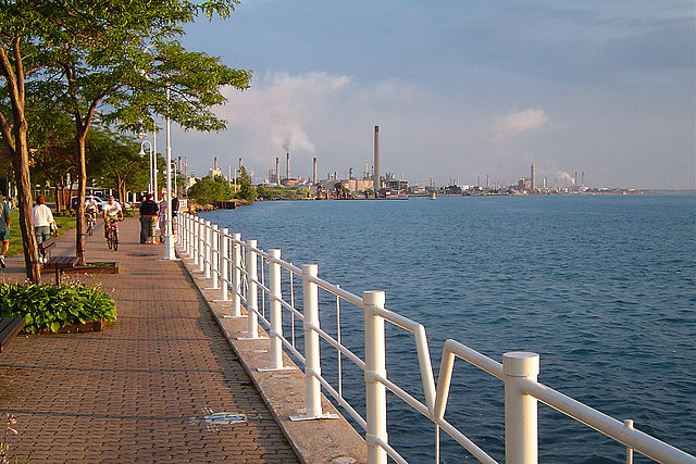 File:Sarnialakeshore 02 2004 0717AB.jpg