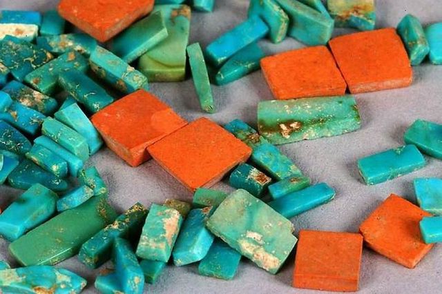 File:Chacoan turquoise with argillite.jpg