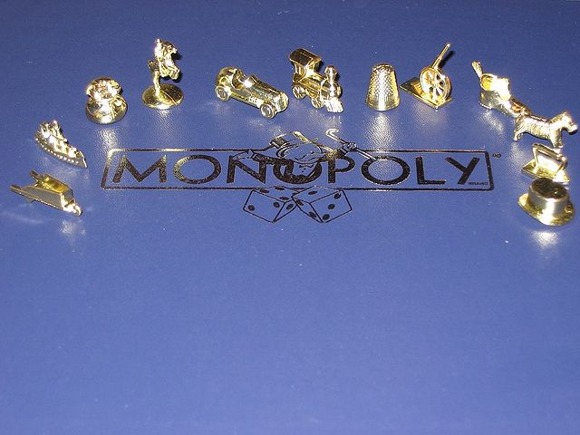 File:US Deluxe Monopoly Tokens.jpg