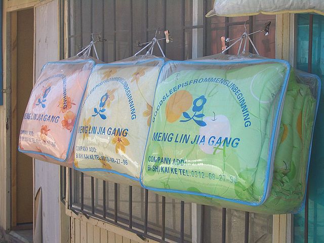 File:E7918-Dordoy-Bazaar-blankets.jpg