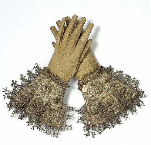 File:Glovesvanda.jpg