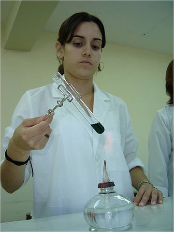 File:Estudiante INTEC.jpg