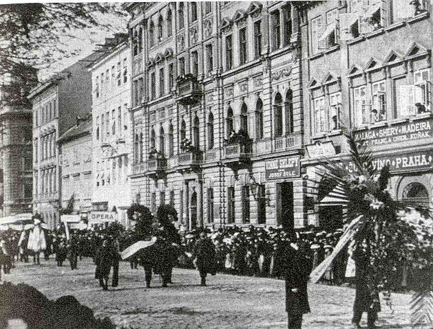 File:Dvoř&aacute;k's funeral026.jpg