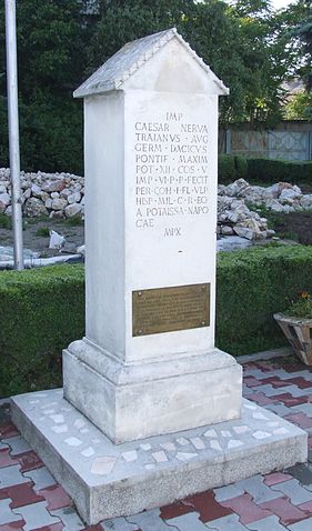 File:Milliarum of Aiton, modern copy erected in Turda, Romania in 1993.jpg