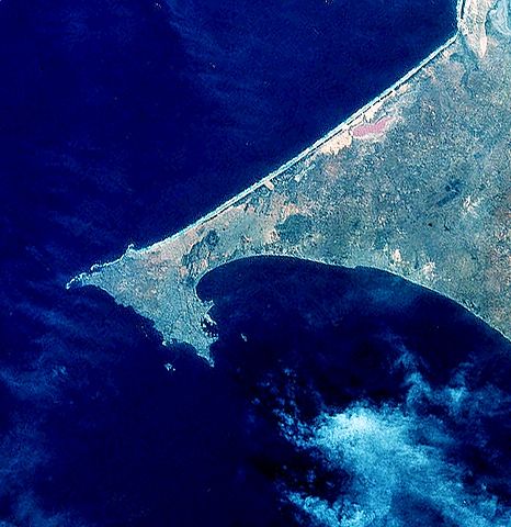 File:STS054 STS054-94-32-north-south orientation-.jpg