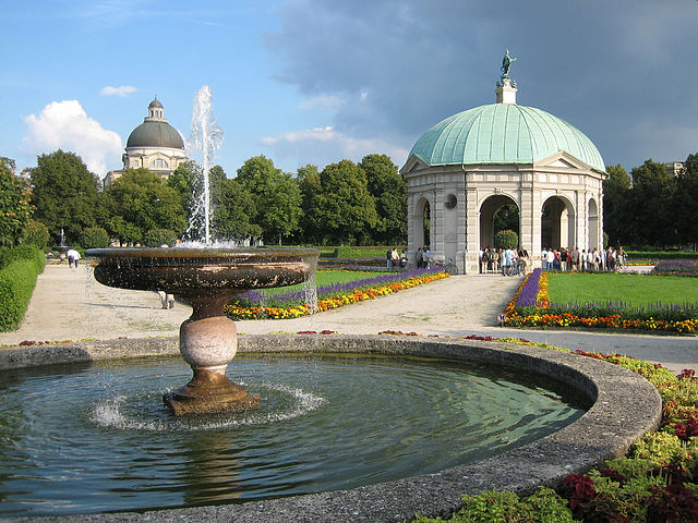 File:M&uuml;nchen Hofgartentempel.jpg