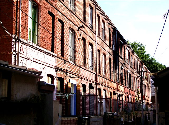 File:Lille cour&eacute;e.JPG