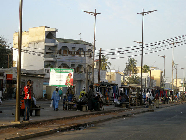 File:DakarGueuleTap&eacute;e1.jpg
