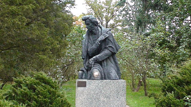 File:Chopin zelazowa wola.JPG