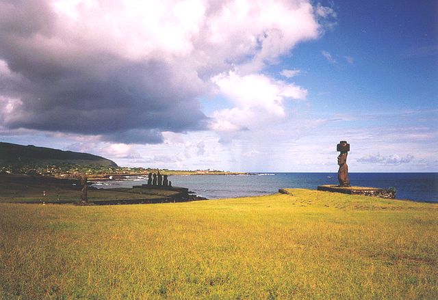 File:Hangaroa Moais.jpg