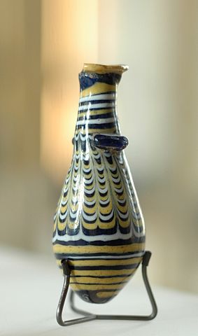 File:Alabastron Italy Louvre S2375.jpg