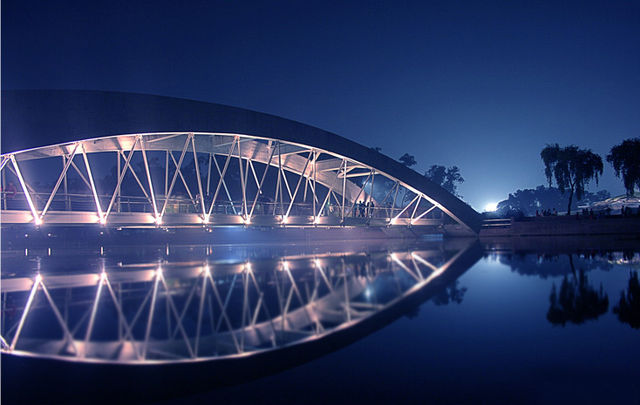 File:Cresent lake at night.jpg