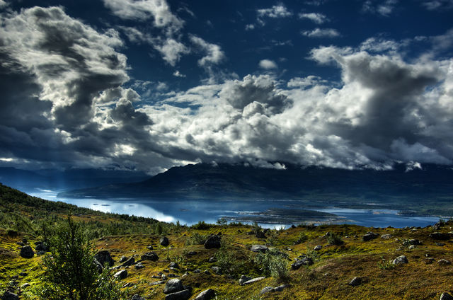 File:Suorvajaure in stora sjofallet park.jpg